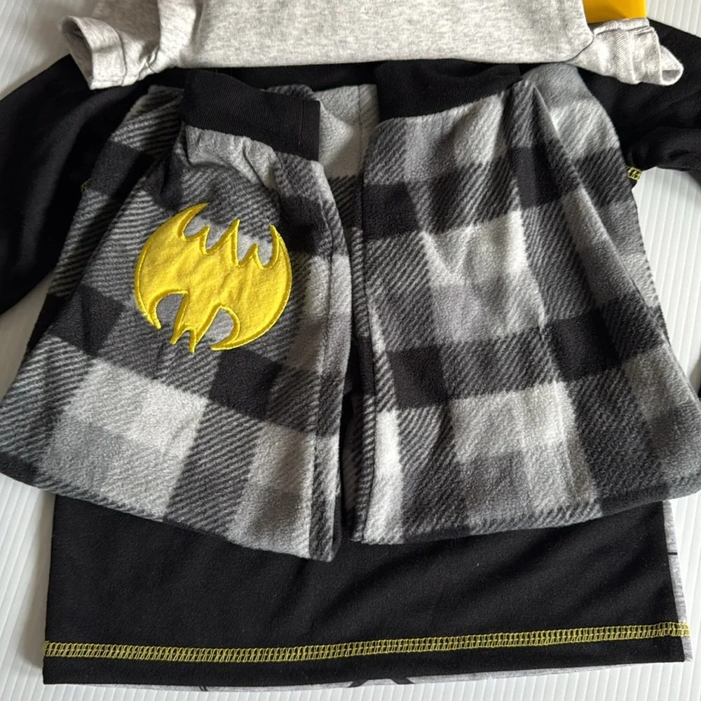 Batman pj set. Long sleeve & short sleeve tee & full length pant. Size 4T